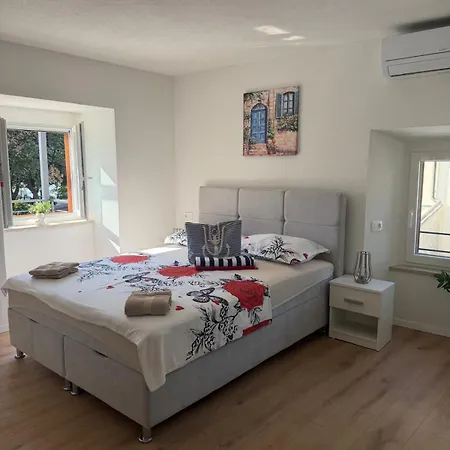 לינה וארוחת בוקר Luxury