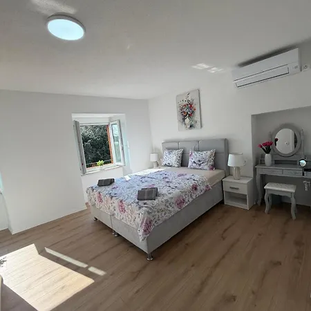 לינה וארוחת בוקר Luxury 3*