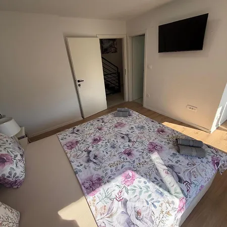 Luxury לינה וארוחת בוקר 3*