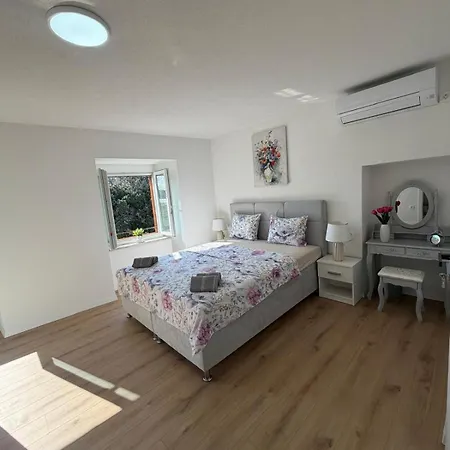 לינה וארוחת בוקר Luxury 3*